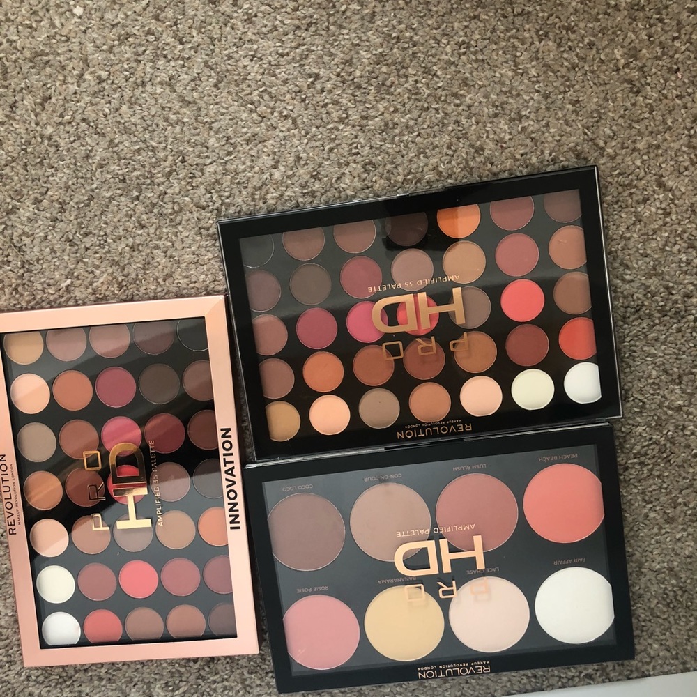 Pro HD  Revolution makeup palette